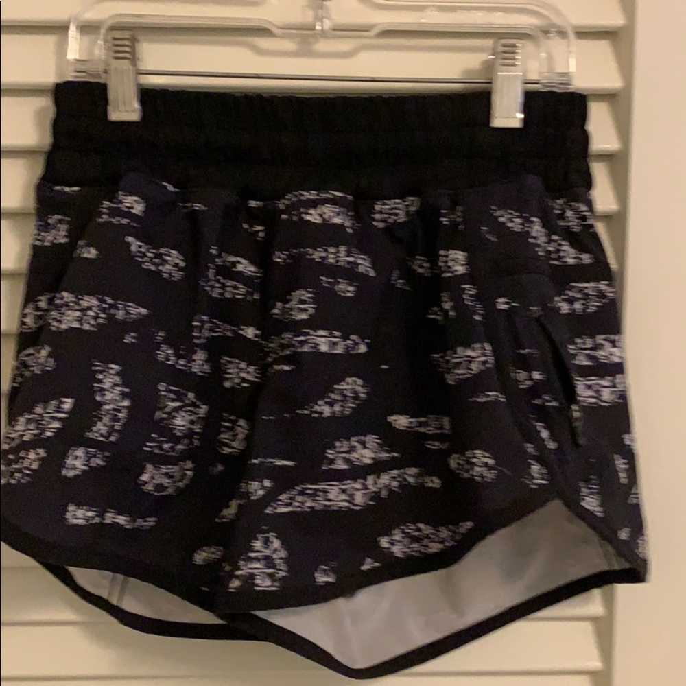 Lululemon Tracker Short 4” - Size 4